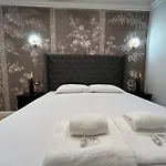 Апартаменты Raffaello's Place